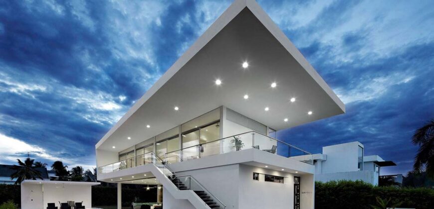 Single House Near, Los Angeles